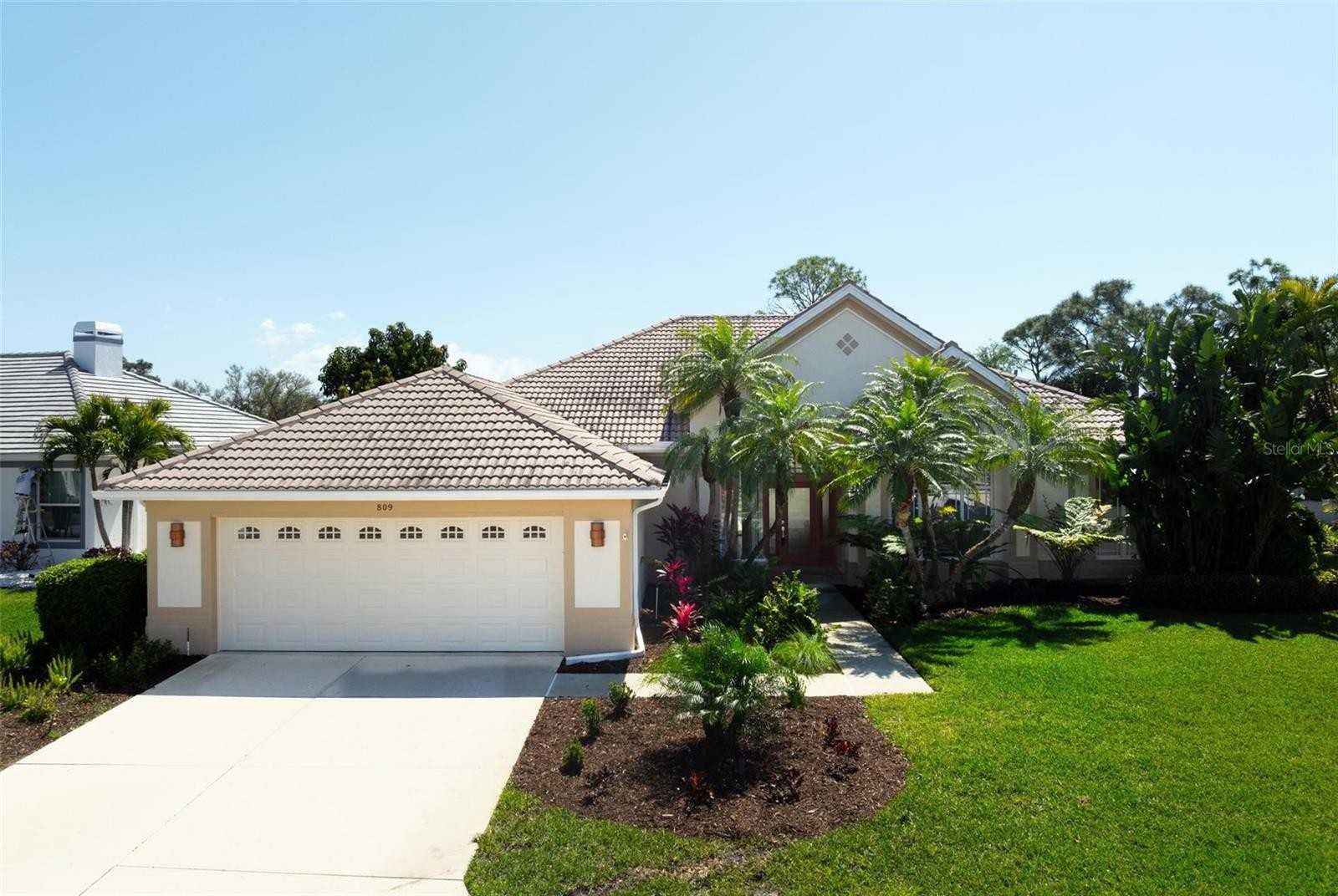 809 BLUE CRANE DR