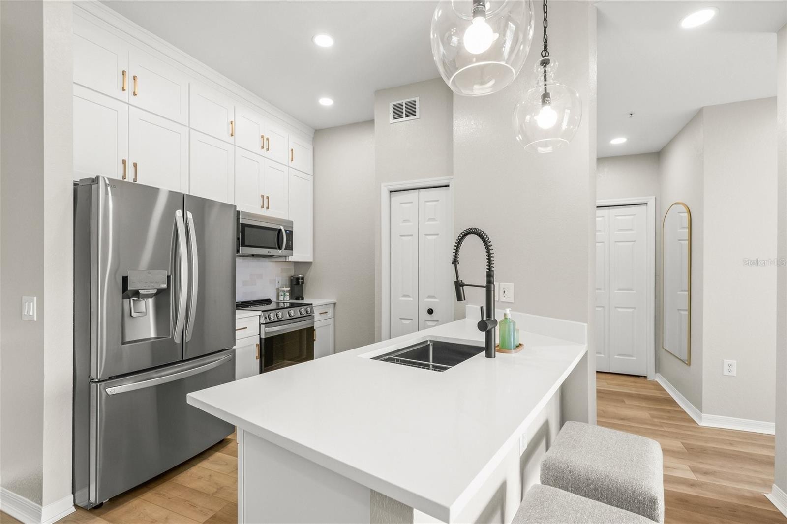 5160 NORTHRIDGE RD #302