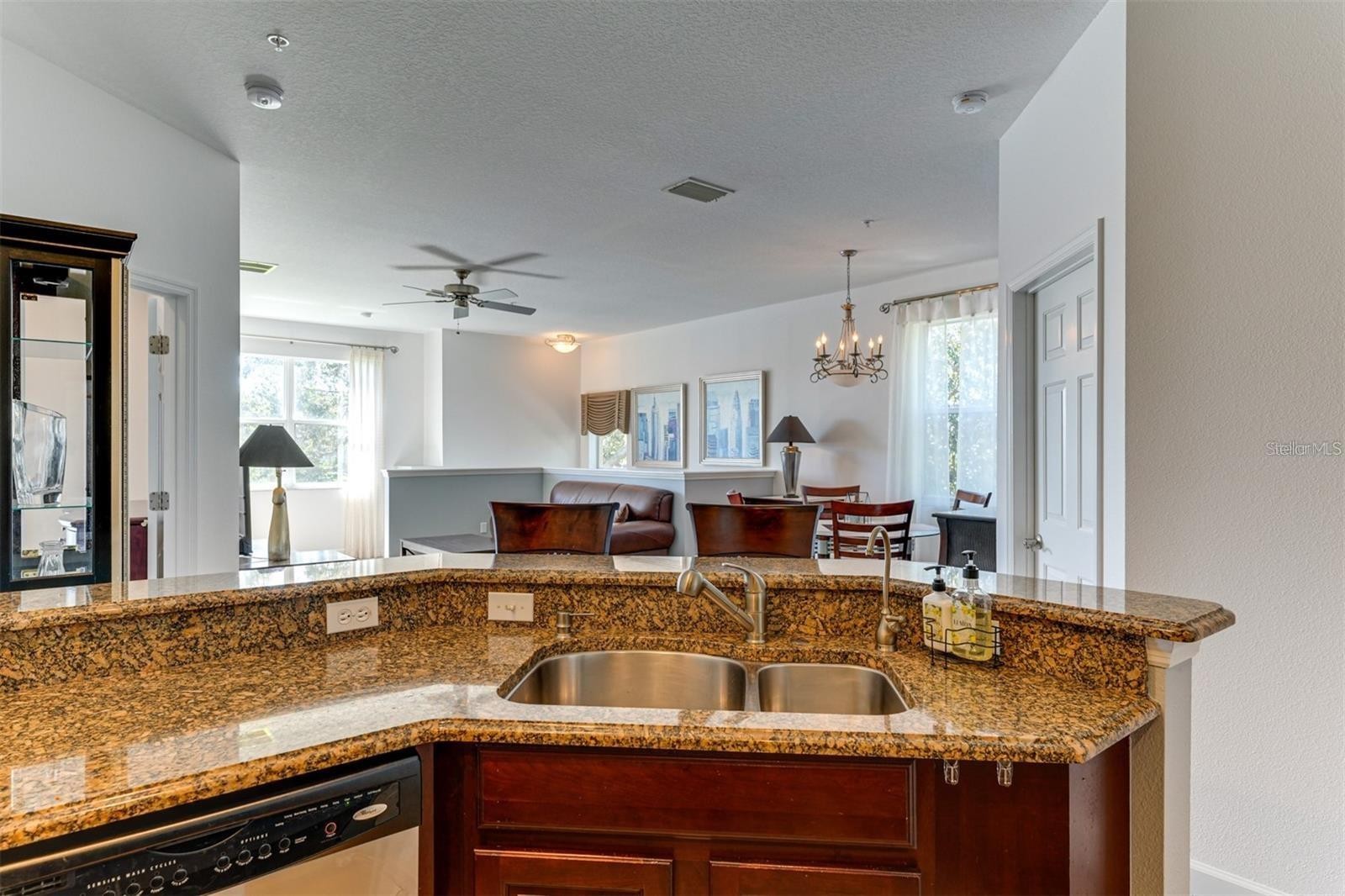 3450 PARKRIDGE CIR #204