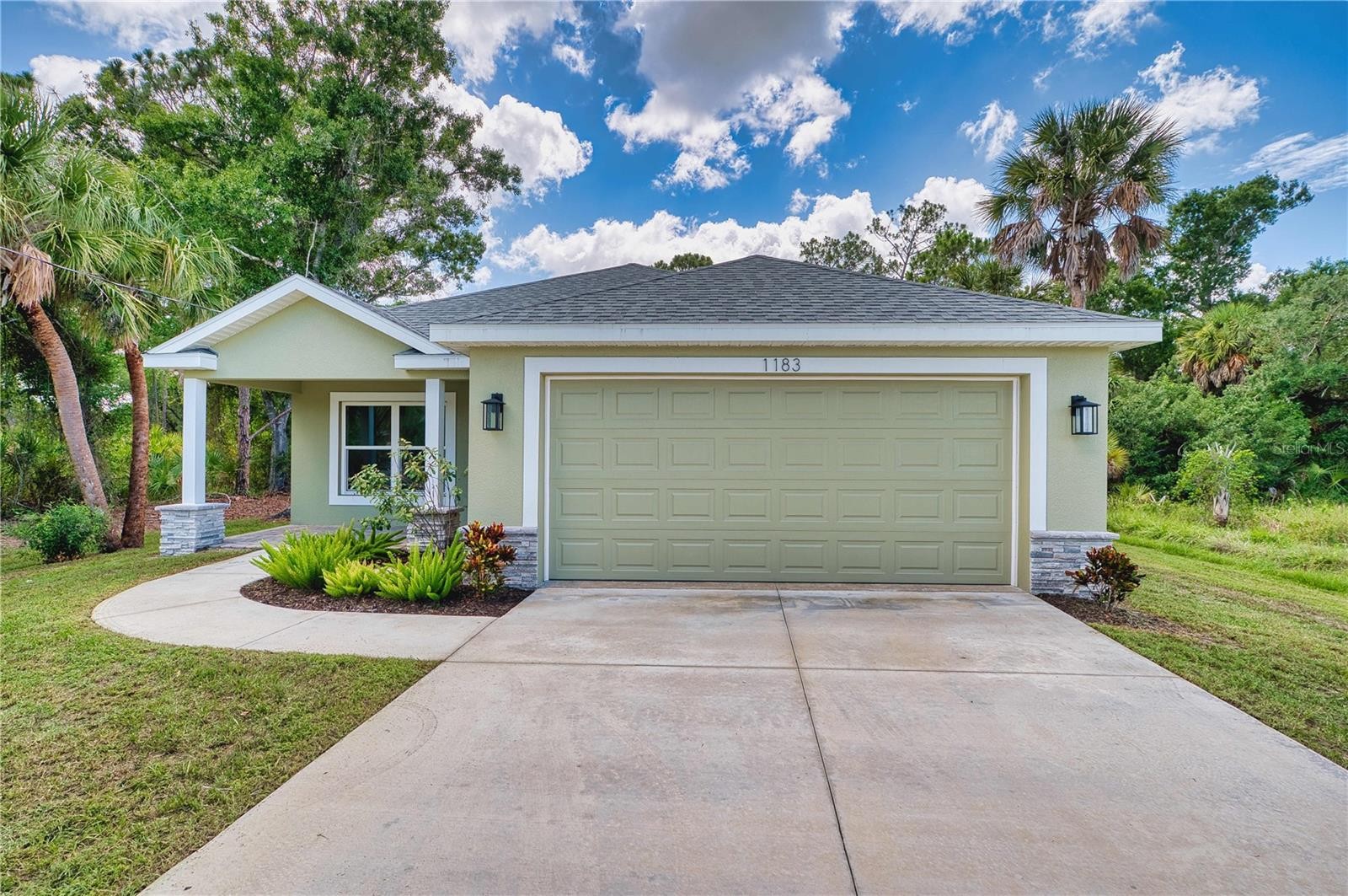 1183 CEDAR AVE