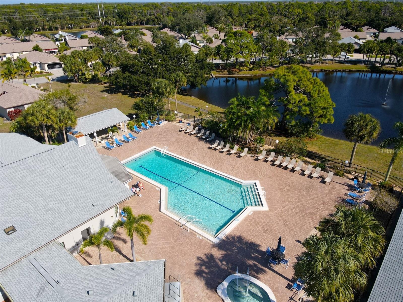 676 LINDEN DR