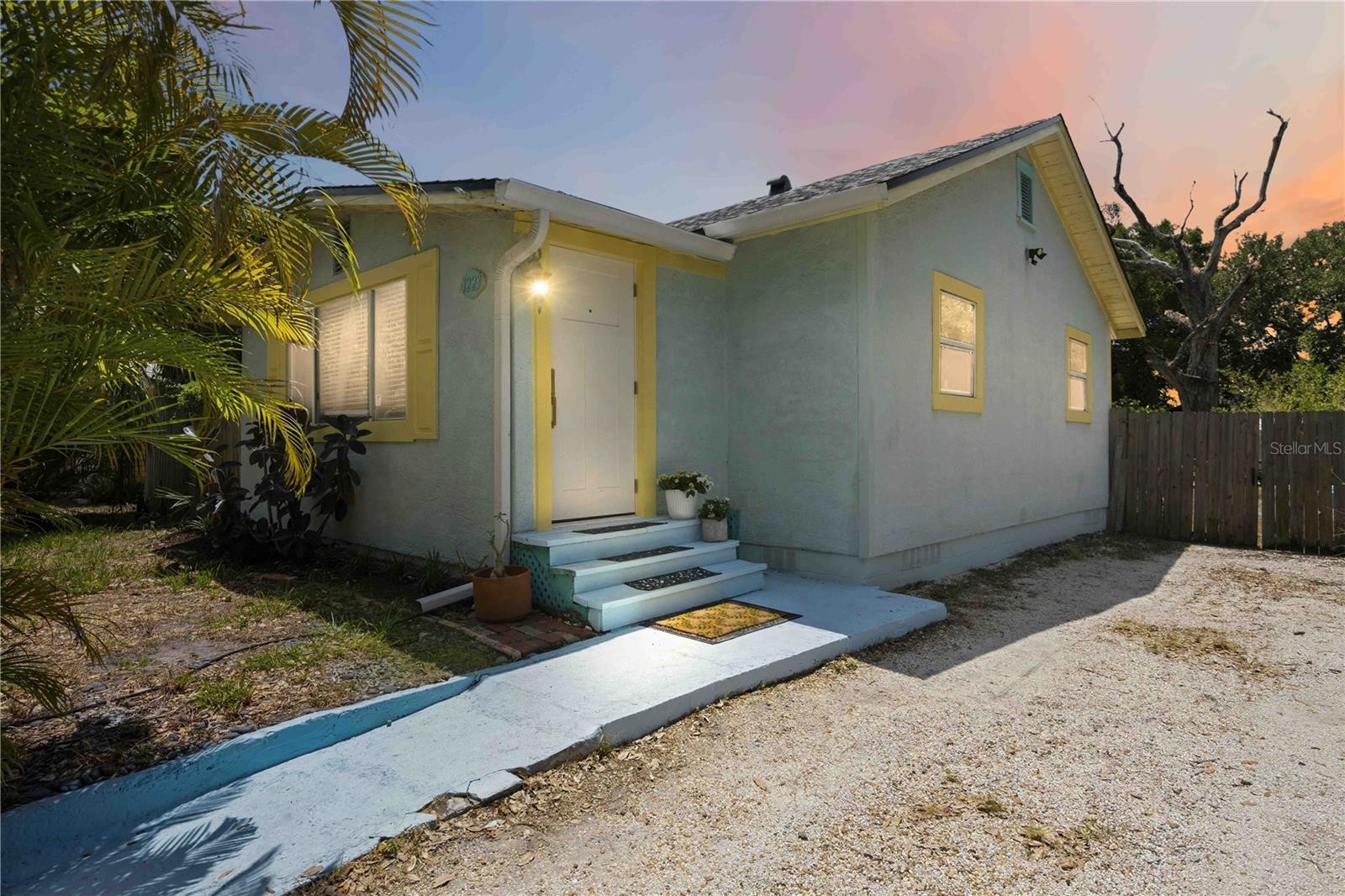 1223 12TH AVE W