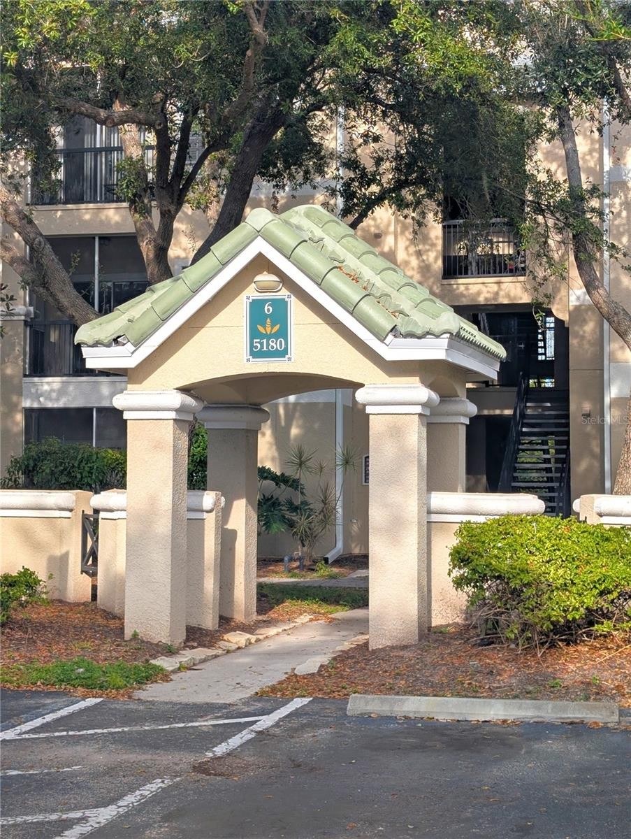 5180 NORTHRIDGE RD #203