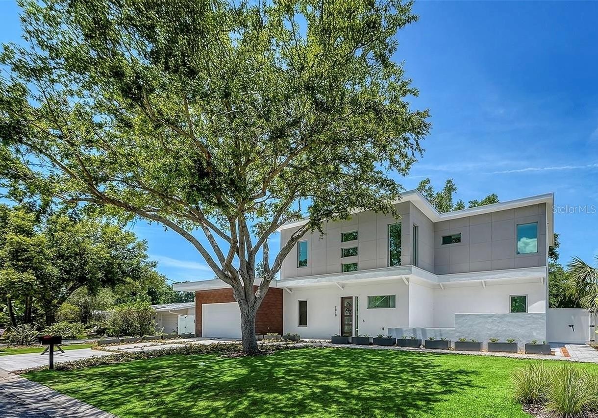 2010 HYDE PARK CIR