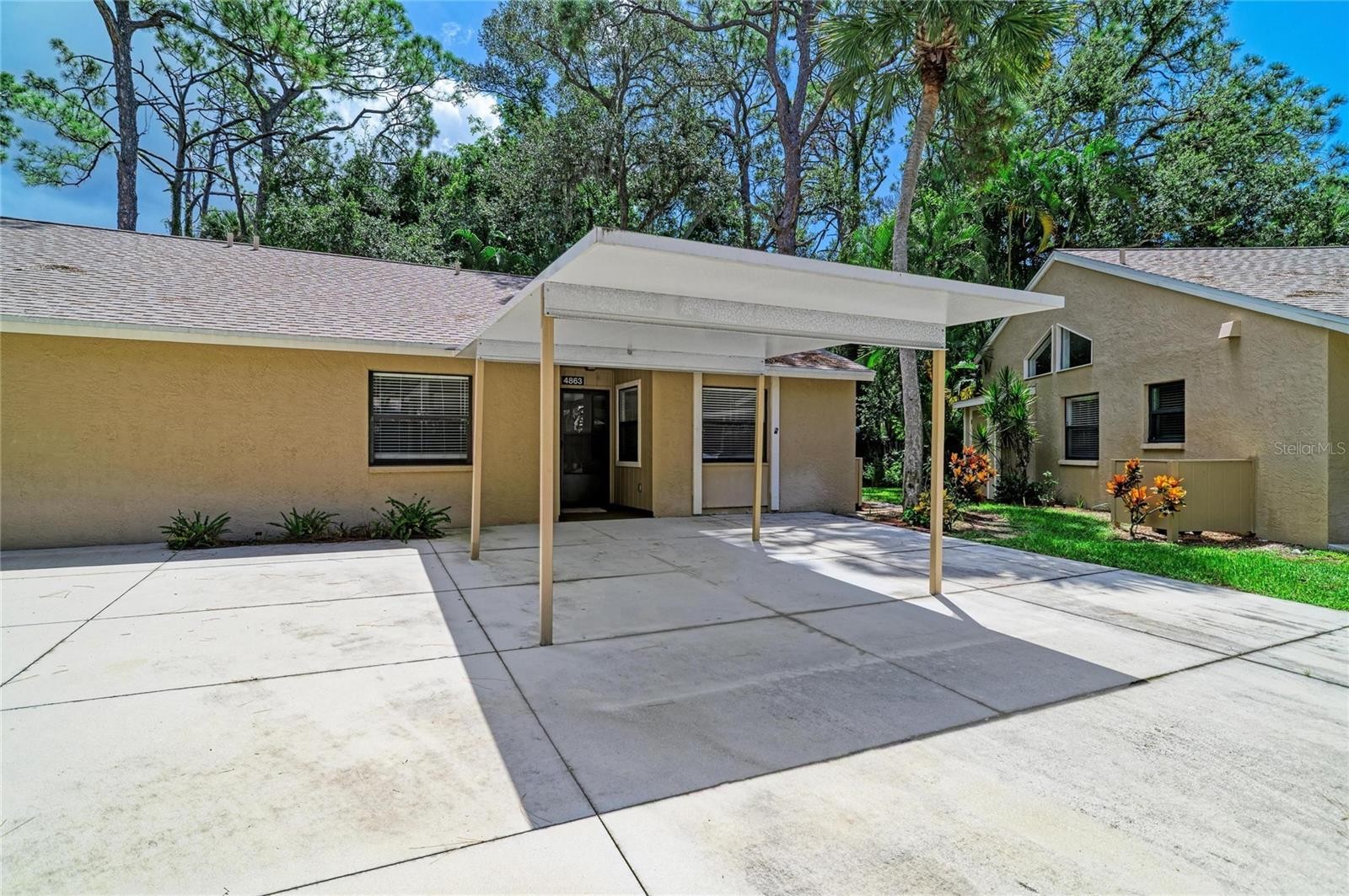 4863 VILLAGE GARDENS DR #186