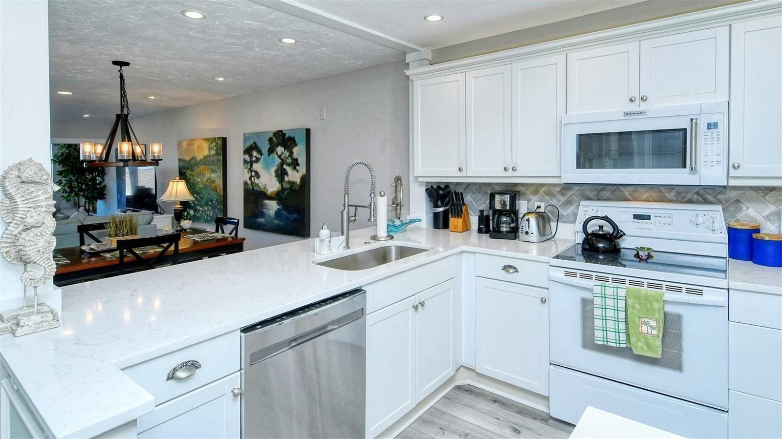 1255 E PEPPERTREE DR #305