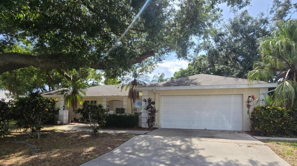 5697 COUNTRY LAKES DR