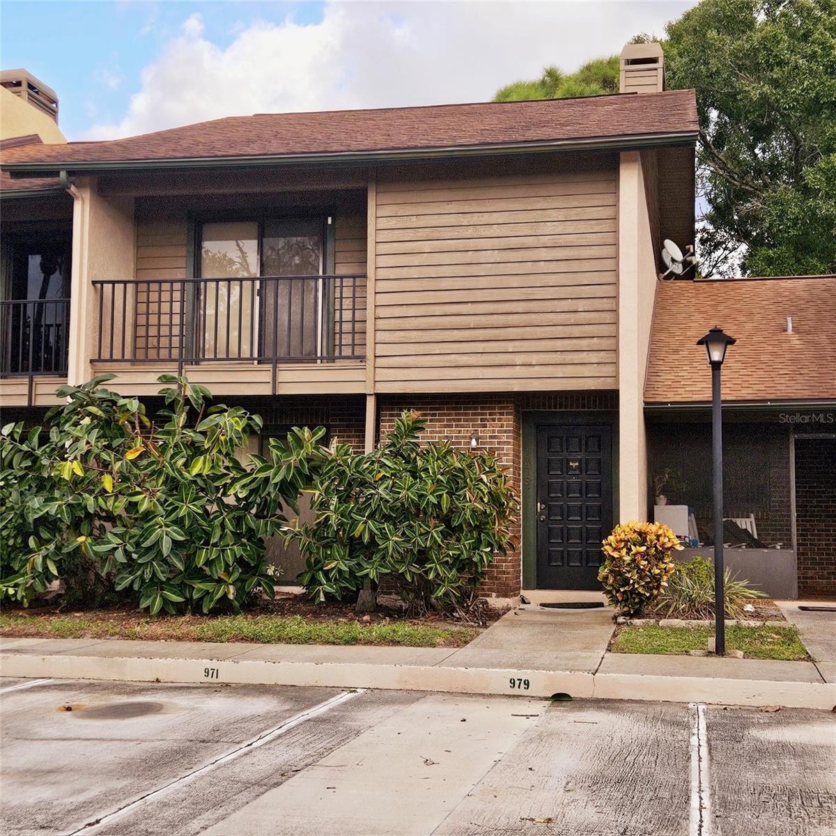 979 SUNRIDGE DR #114