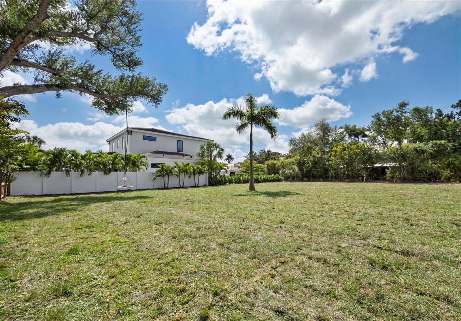 1703 ALTA VISTA ST