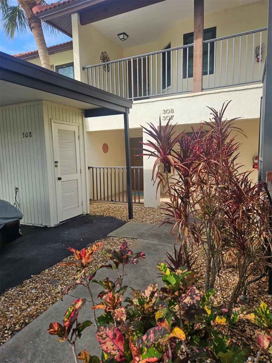 307 PINE HOLLOW CIR #307