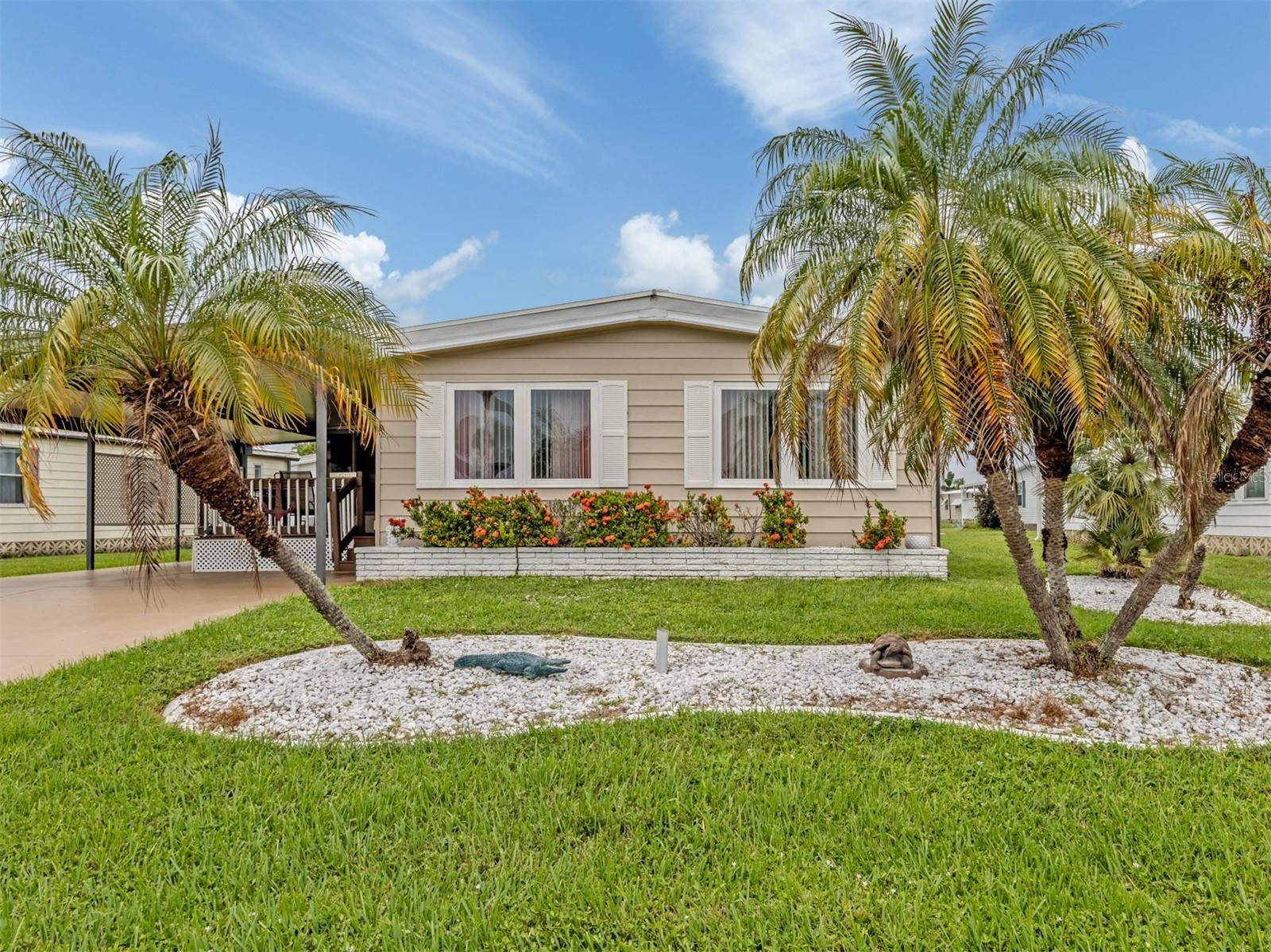 196 PALM HARBOR DR