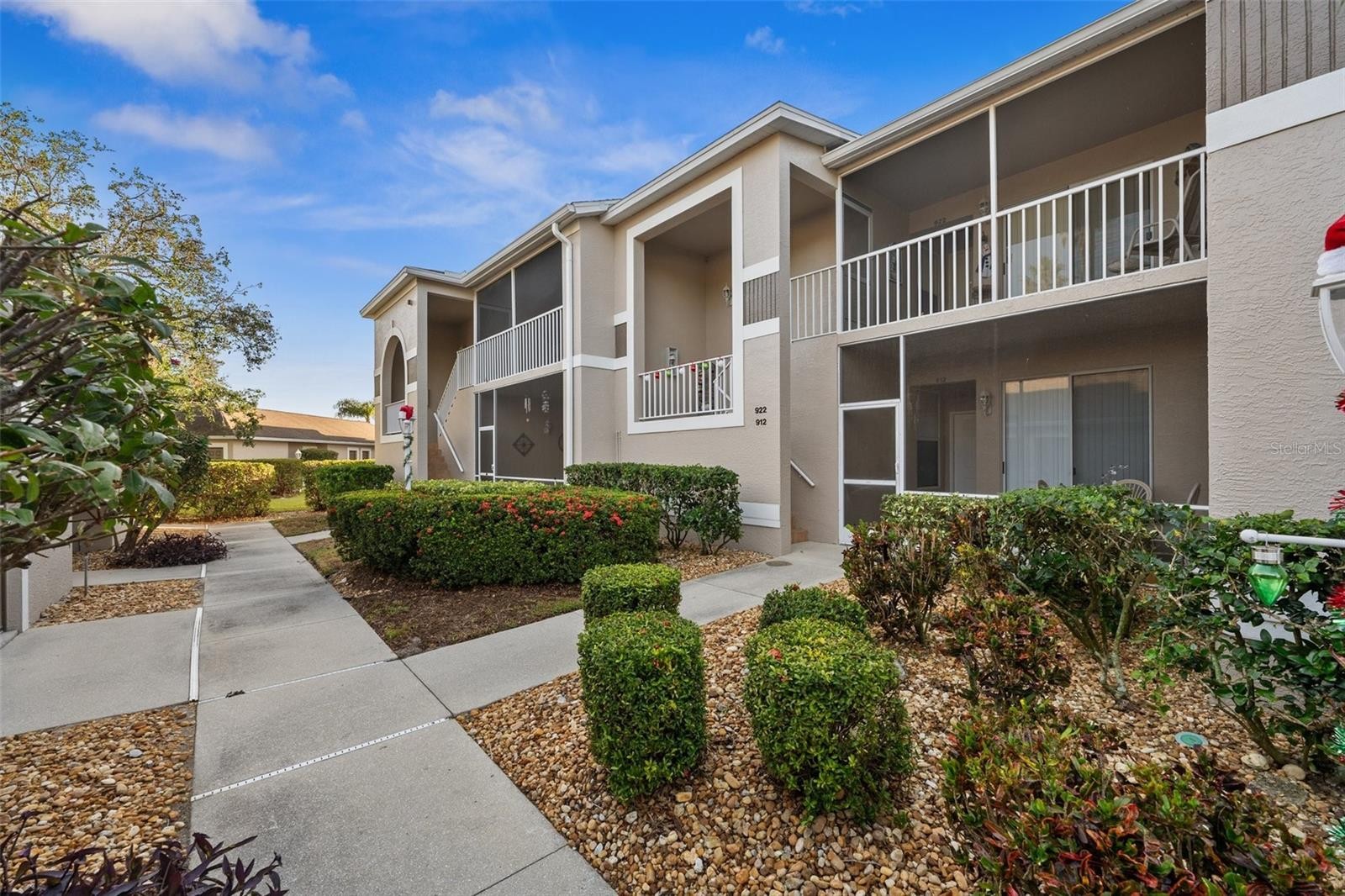 9611 CASTLE POINT DR #912