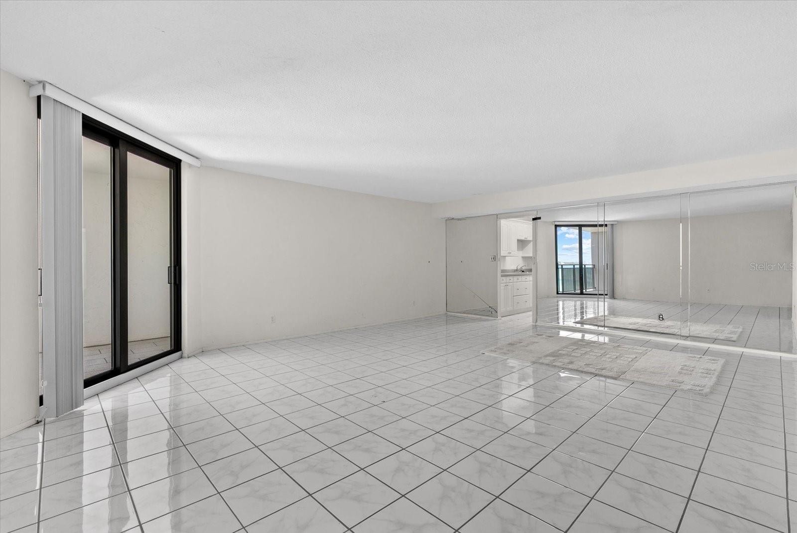 4822 OCEAN BLVD #11E