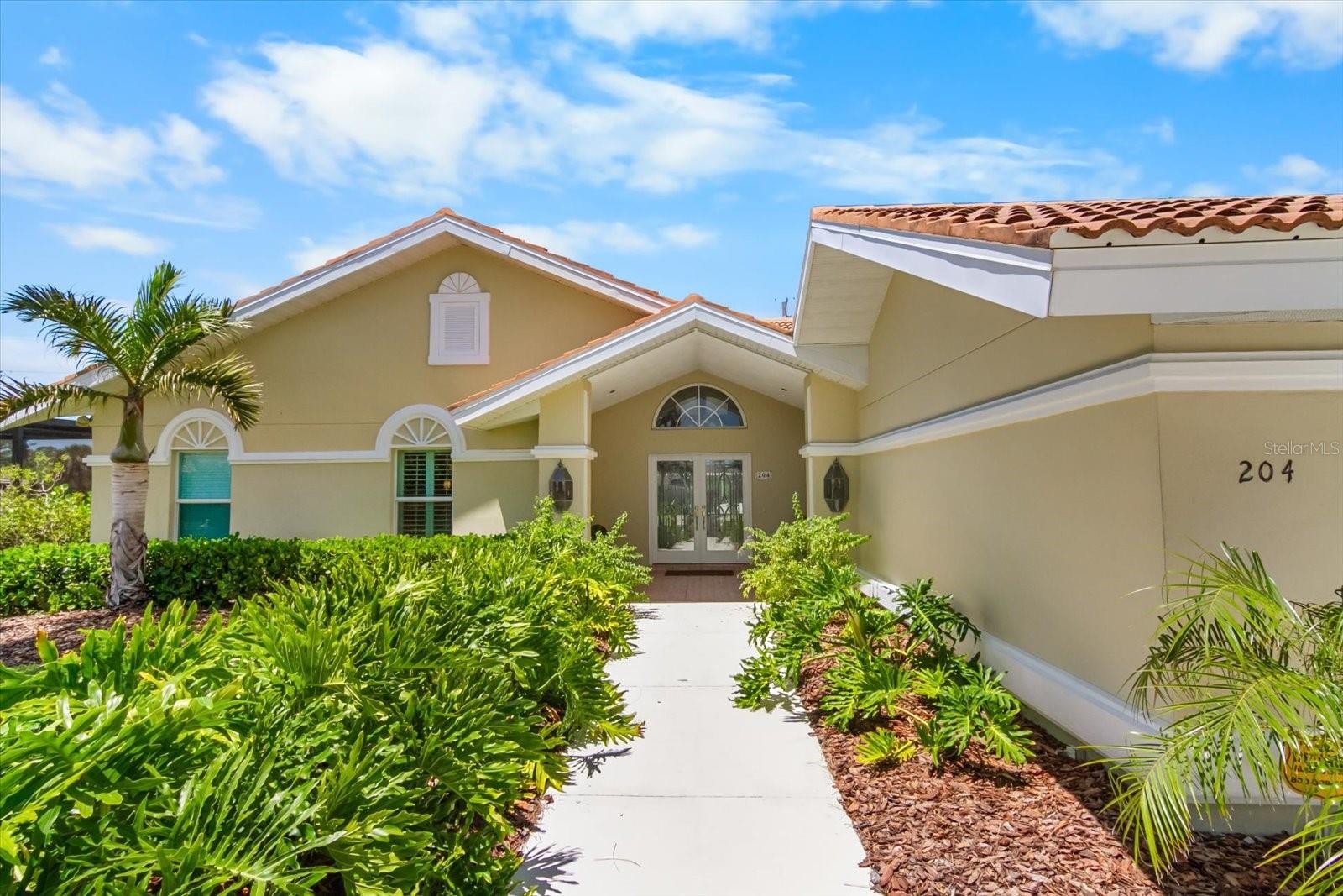 204 WINDWARD DR