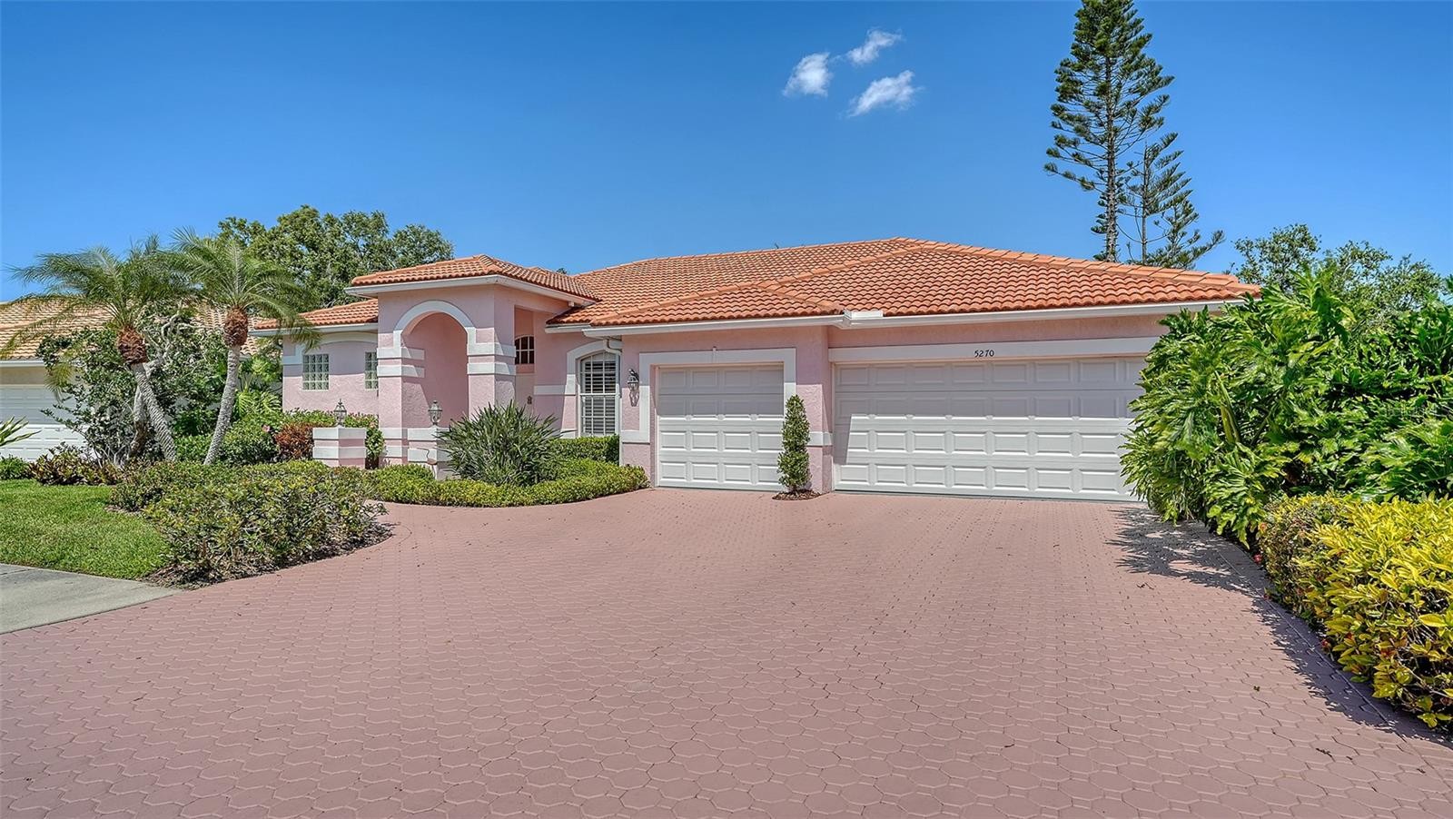 5270 FAR OAK CIR
