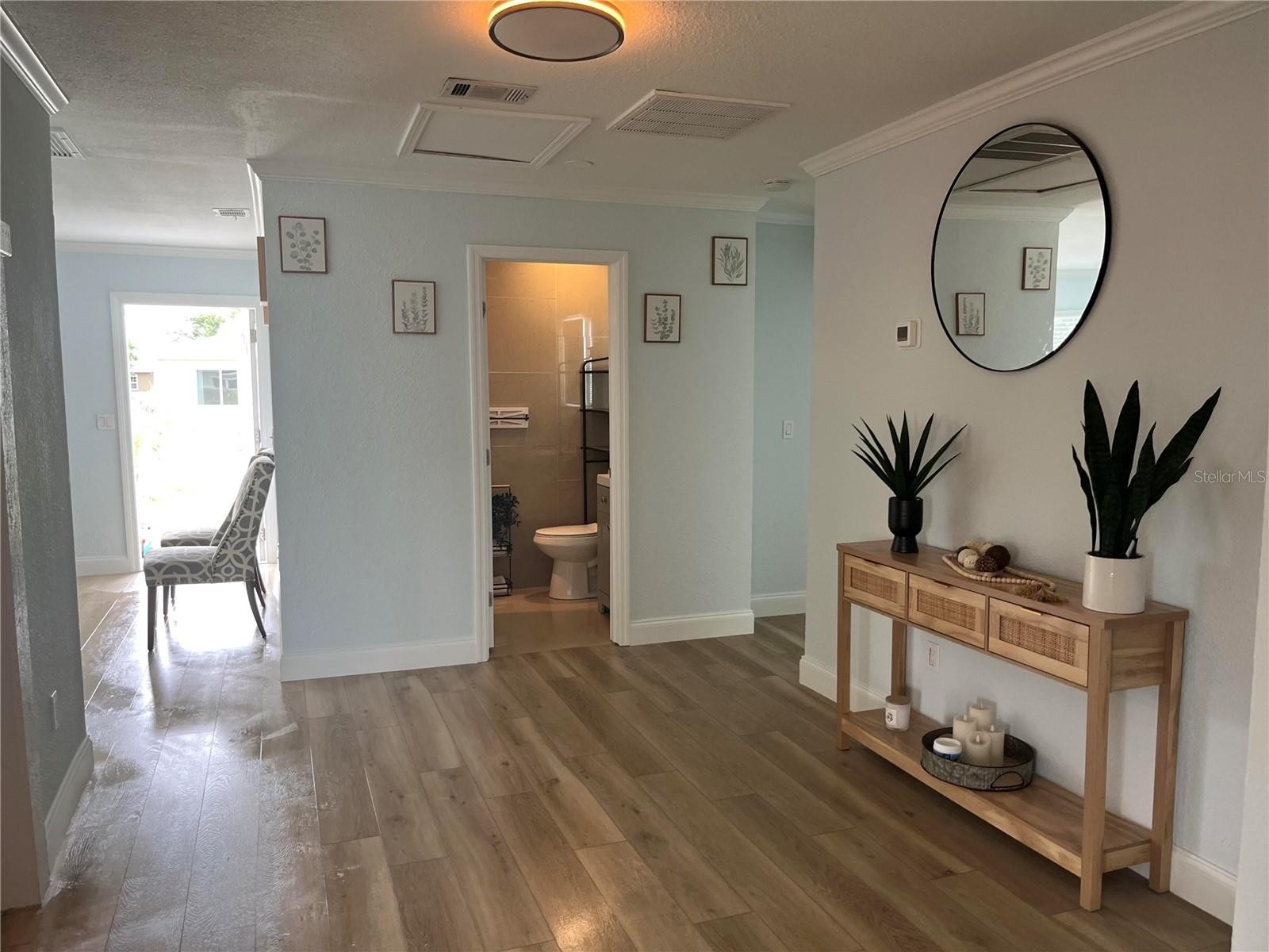 2419 ROXBURY CIR