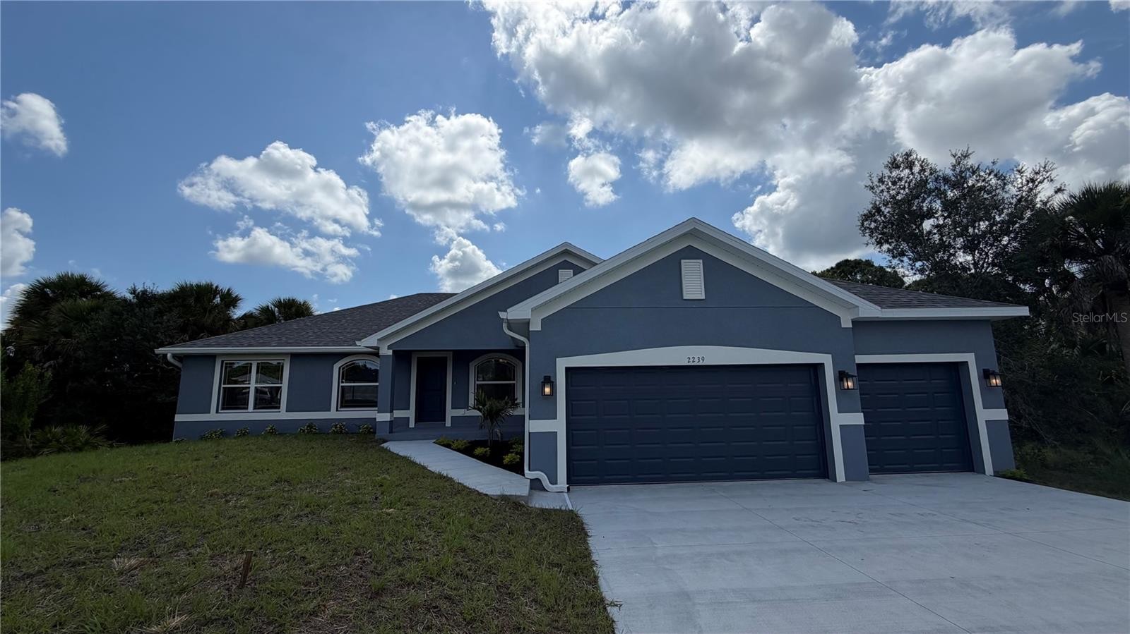 2239 N BISCAYNE DR