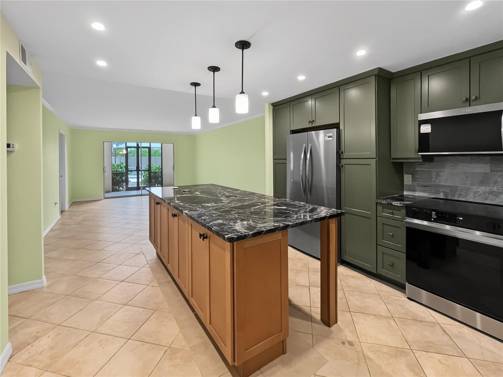 6470 HOLLYWOOD BLVD #104