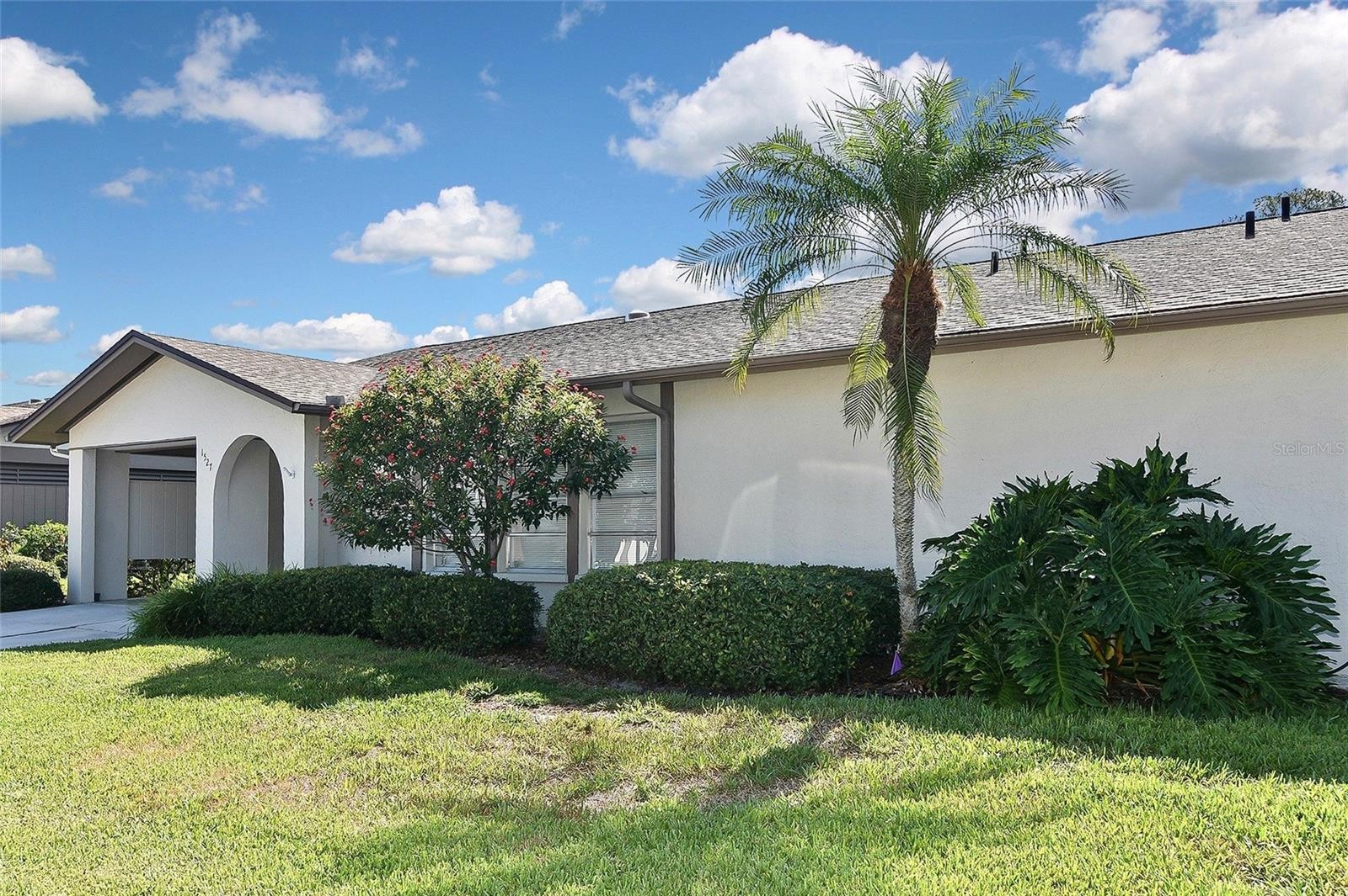 1527 STEWART DR #115