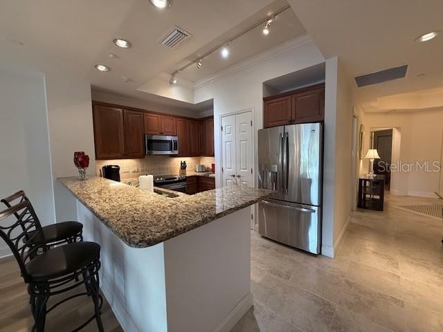 7710 LAKE VISTA CT #302
