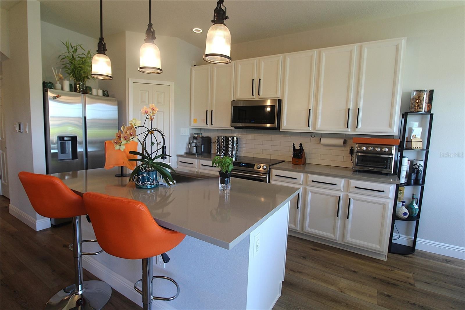 3806 PARKRIDGE CIR #21-105