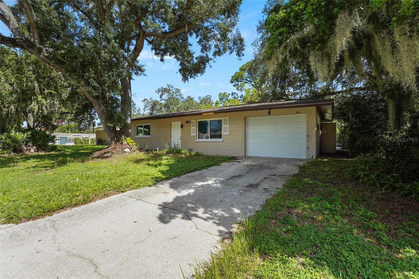 4923 BROOKMEADE DR