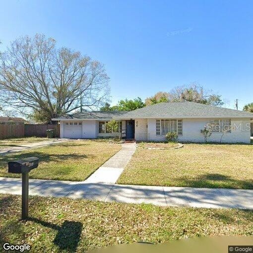 218 CRESCENT CT E
