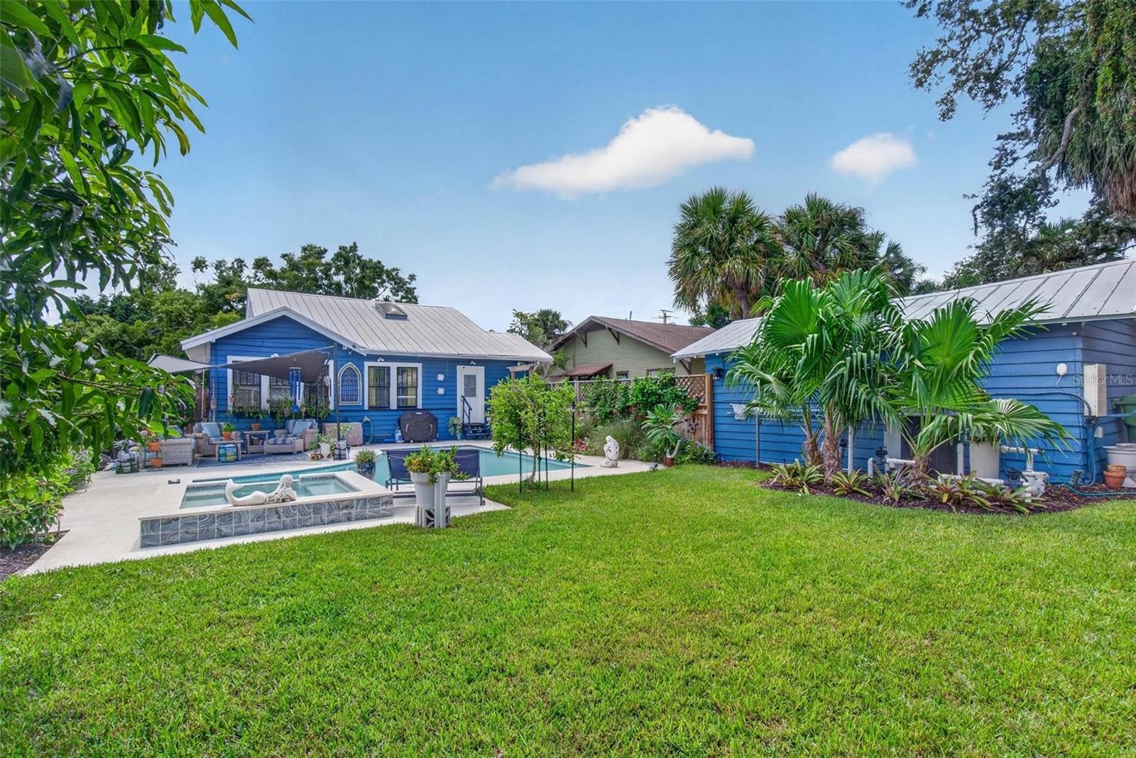 2318 7TH AVE W