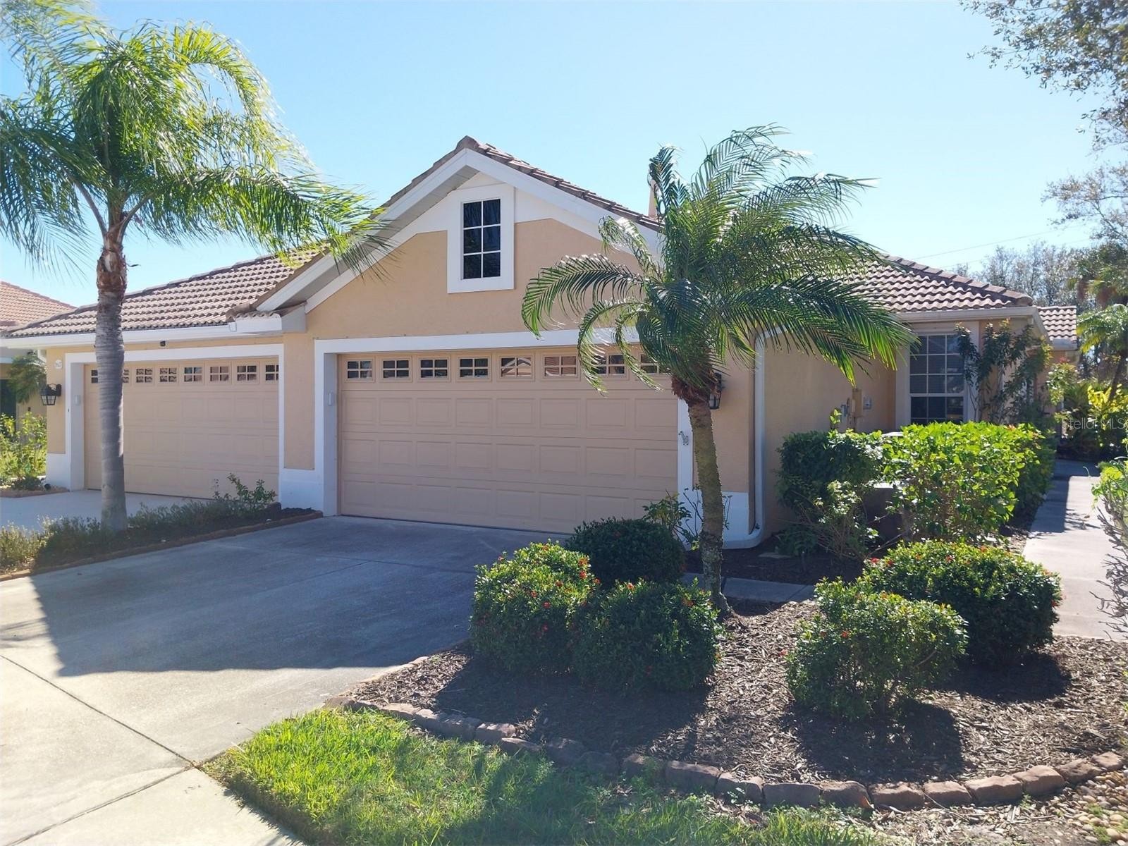 5641 HIDDEN OAK CT
