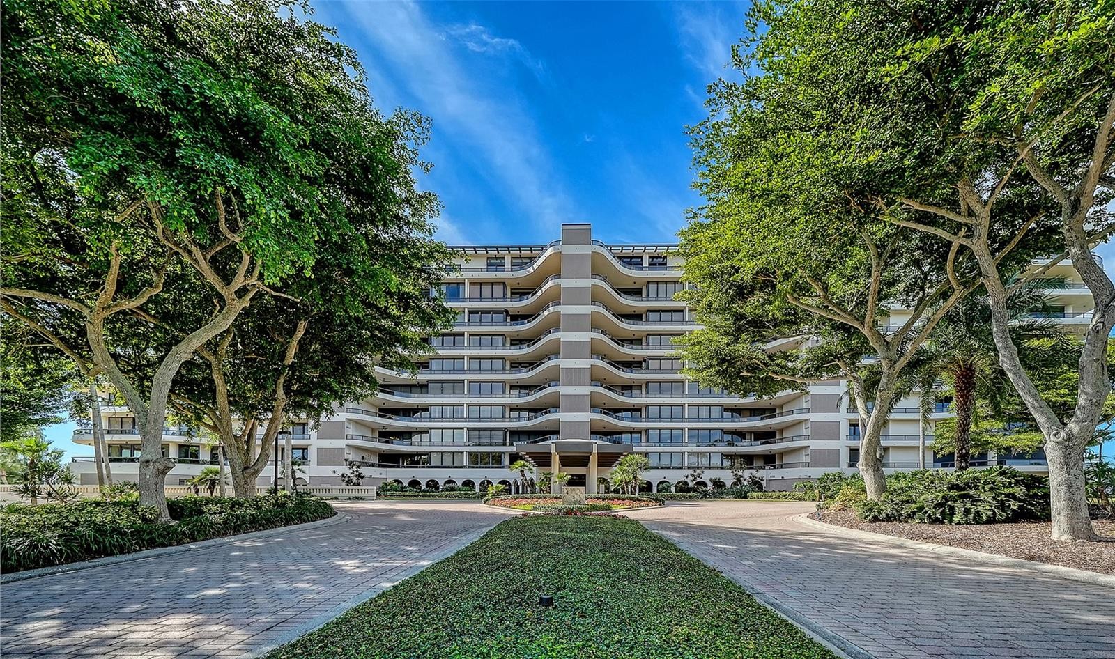 415 L AMBIANCE DR #B202