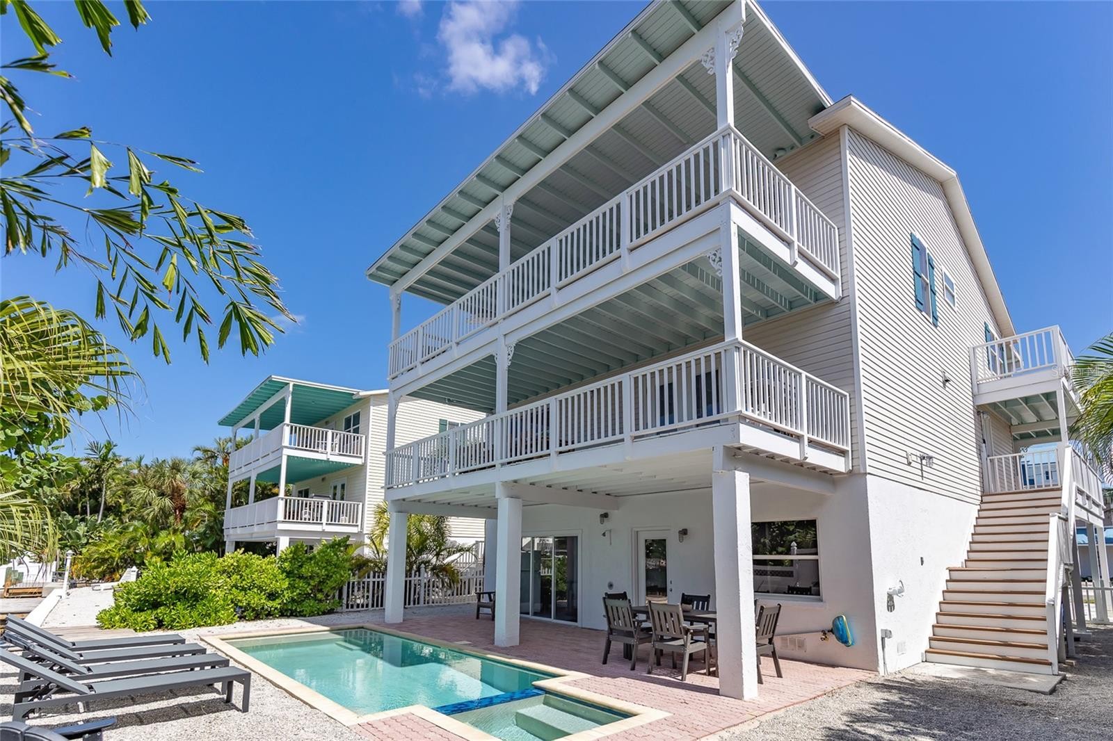607 S BAY BLVD