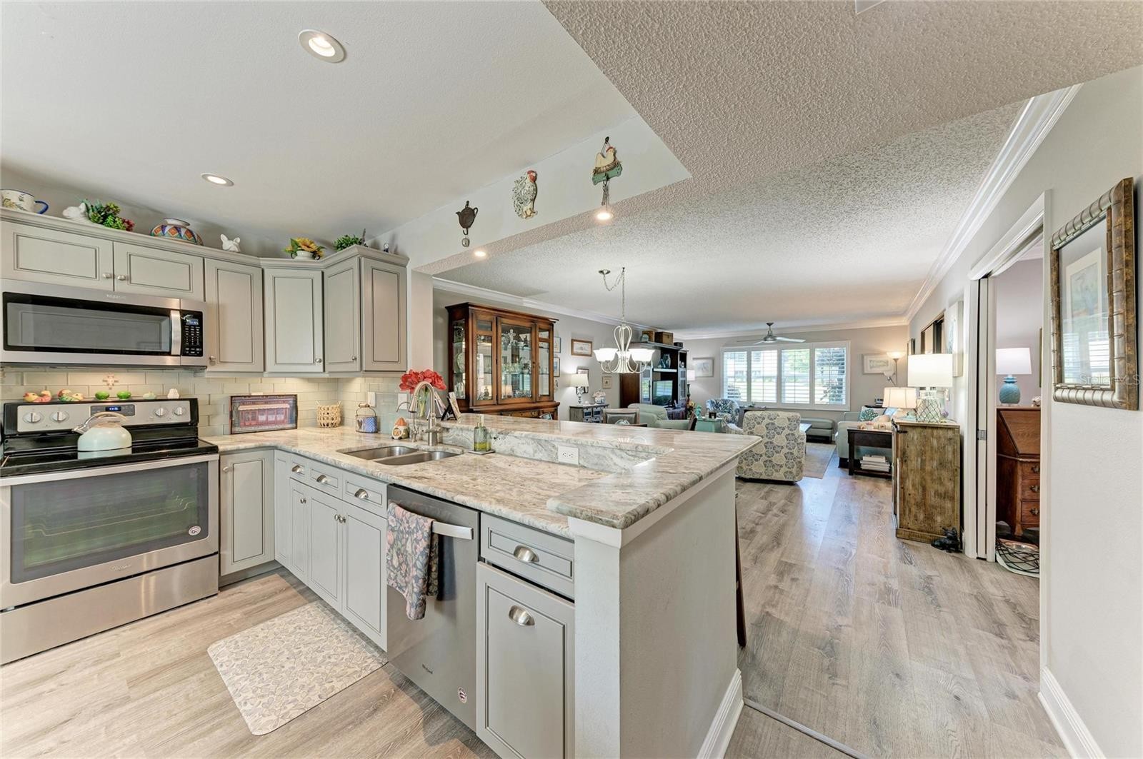 812 SPRING LAKES BLVD.