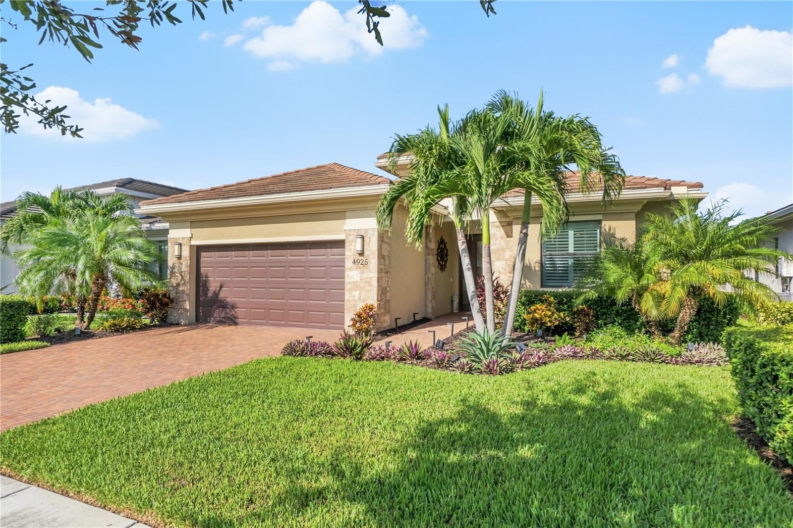4925 SURFSIDE CIR