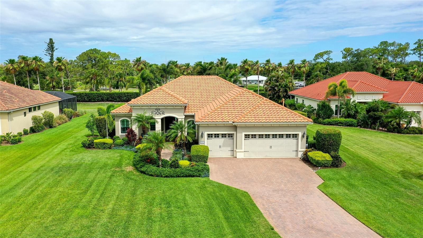 8215 LARKSPUR CIR