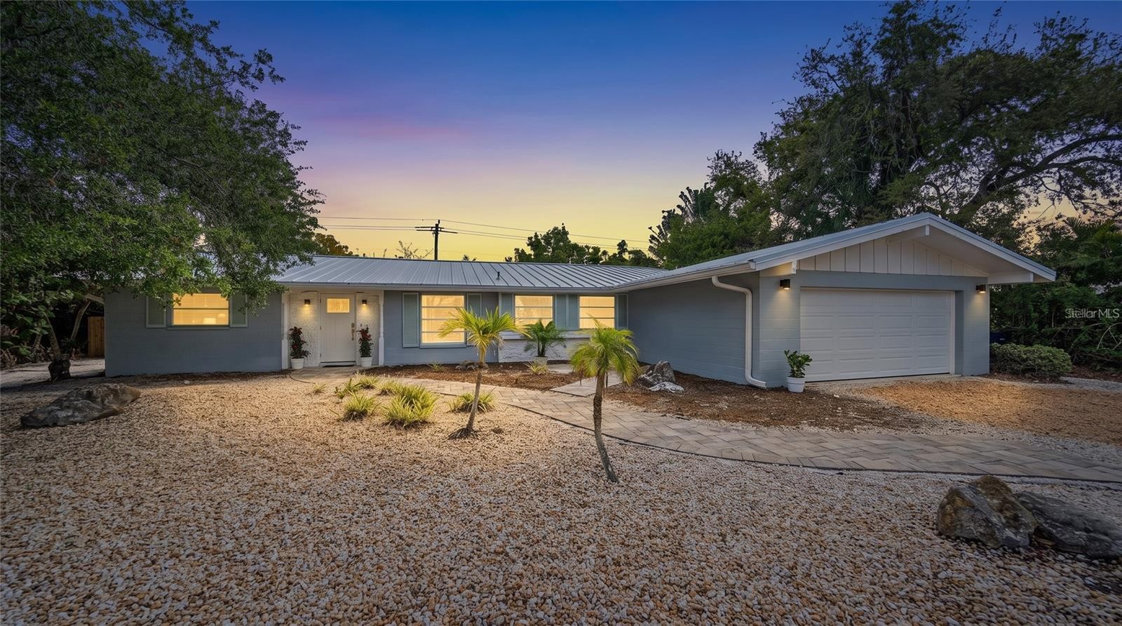 611 VENICE LN