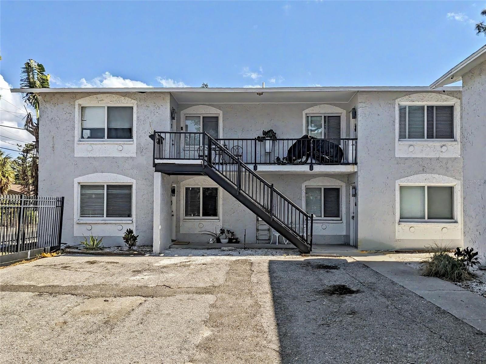 1090 COCOANUT AVE #5