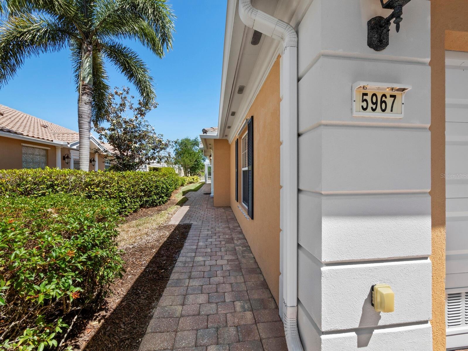 5967 BENEVENTO DR
