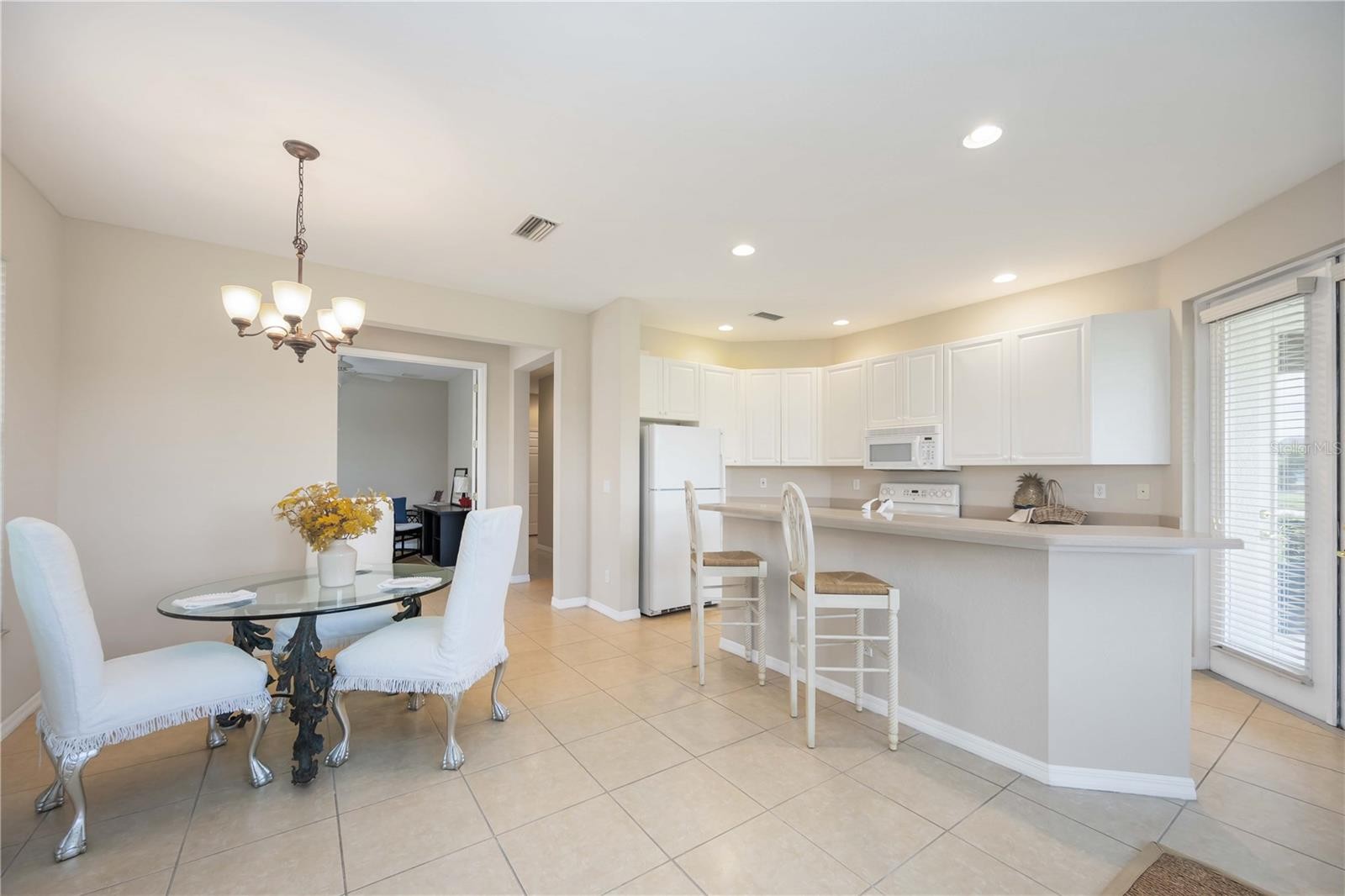 1911 SCARLETT AVE