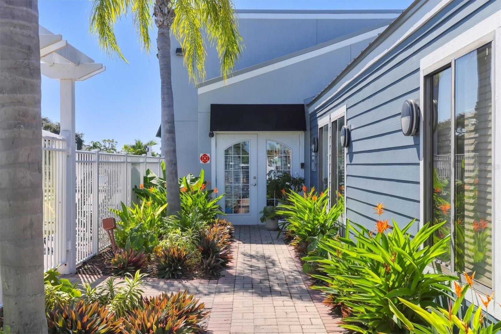 5507 FOUNTAIN LAKE CIR #B203