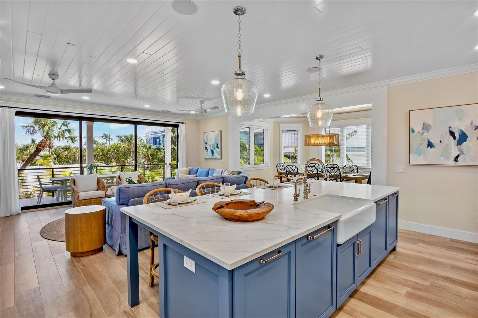 135 AVENIDA VENECCIA