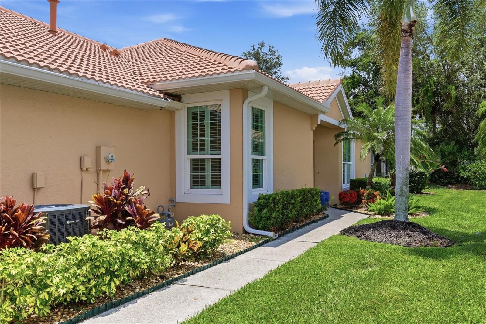 4939 WHISPERING OAKS DR
