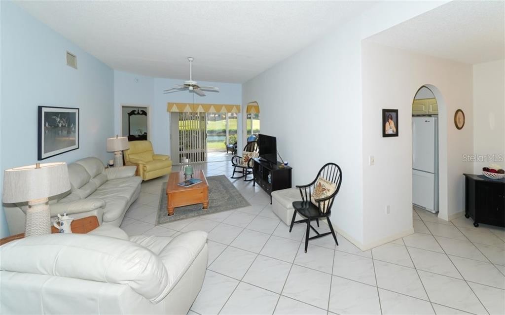 5594 GOLF POINTE DR #B-1