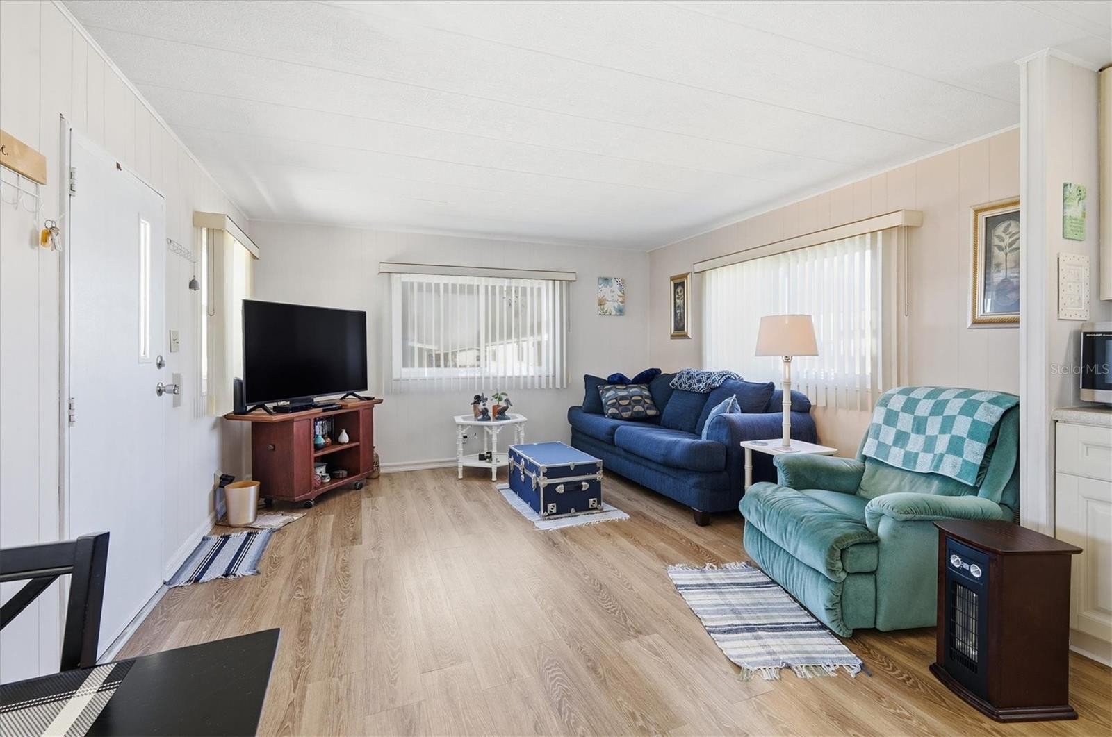 1532 47TH AVENUE DR E