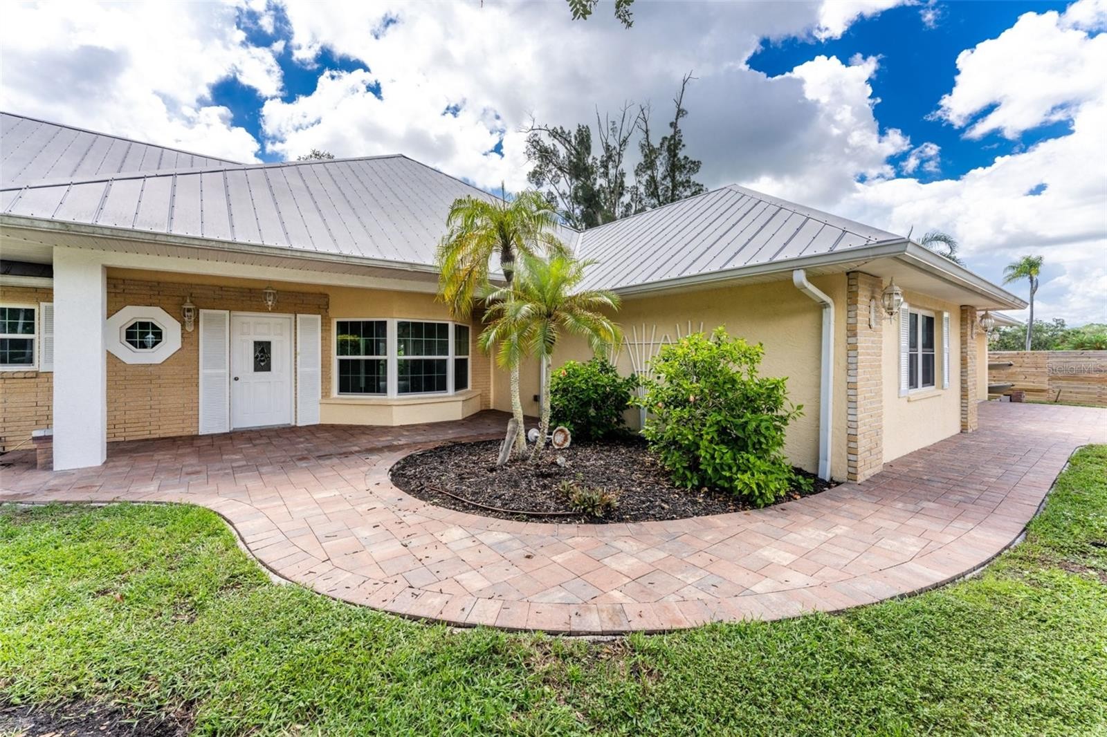 200 S OXFORD DR