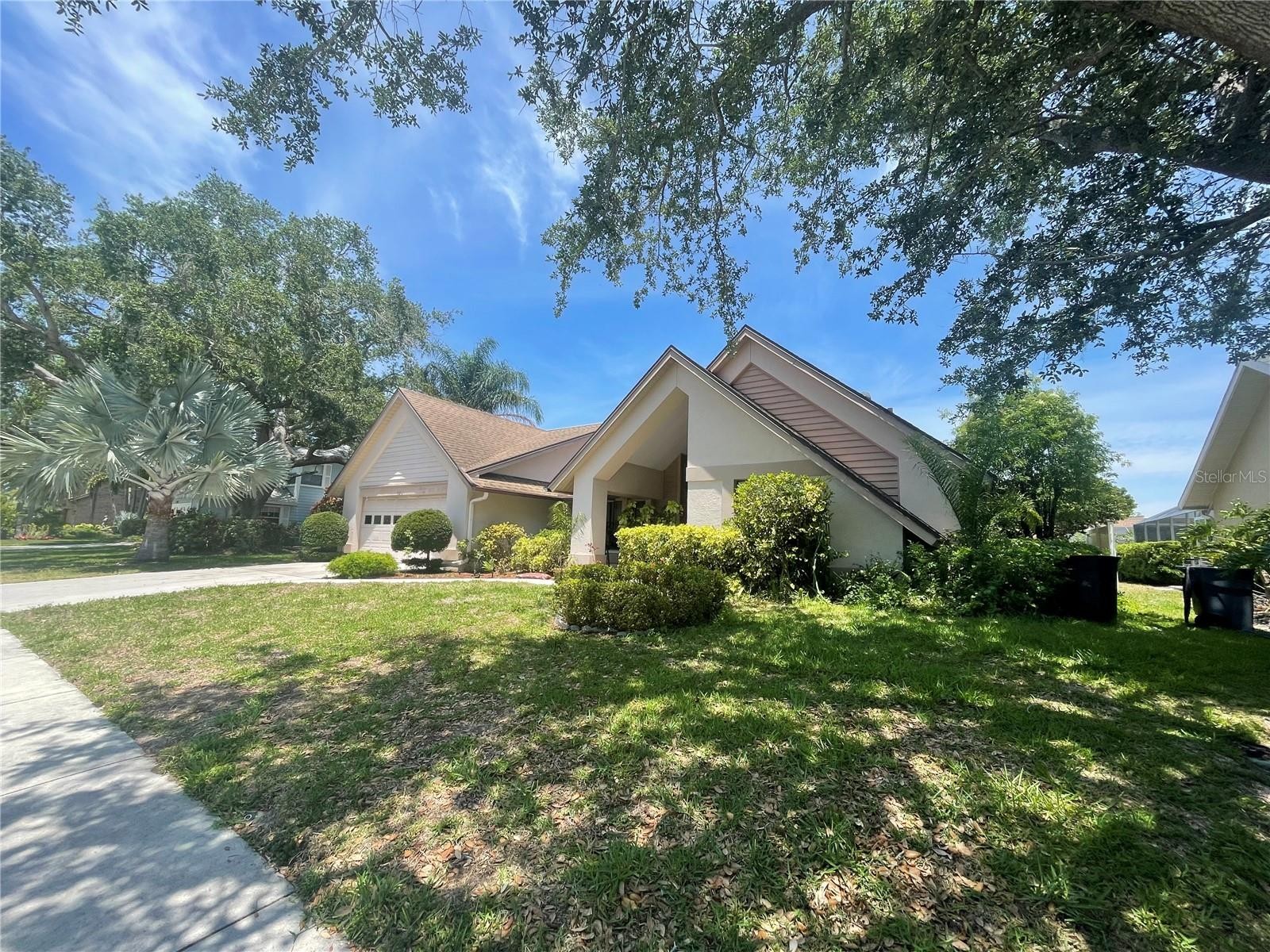 4696 LONG LAKE DR