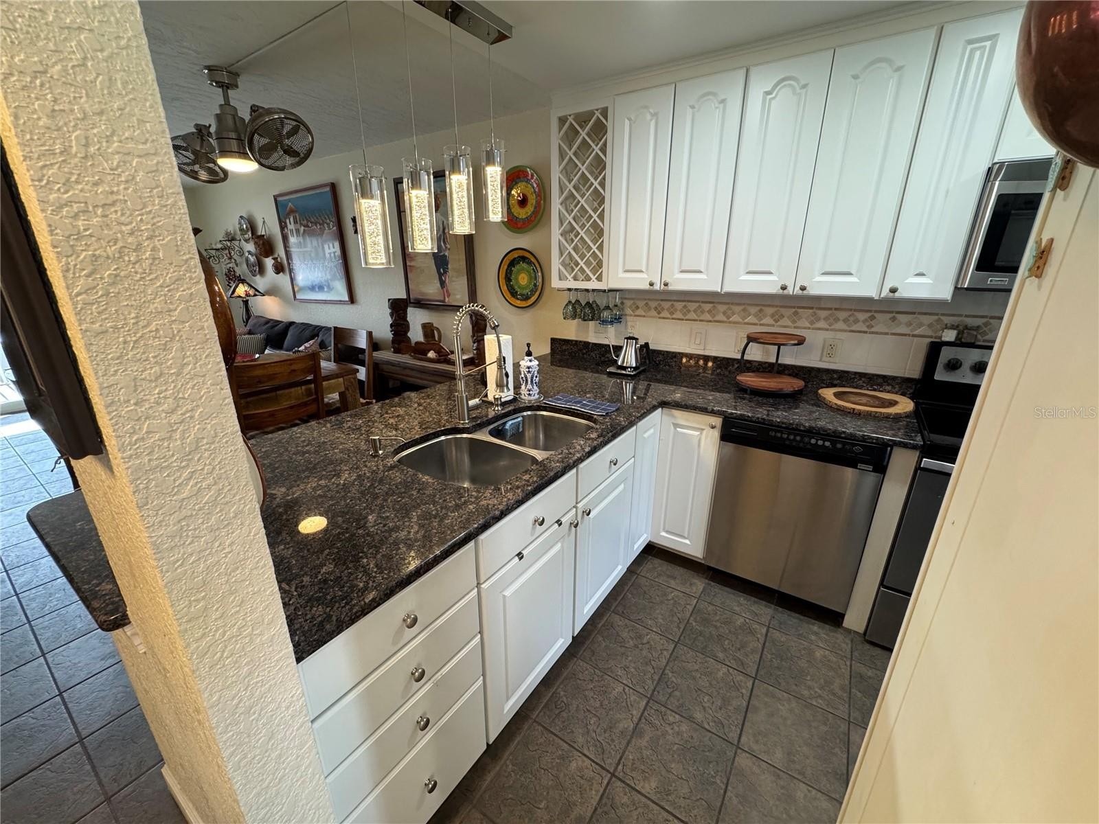 1400 TARPON CENTER DR #206