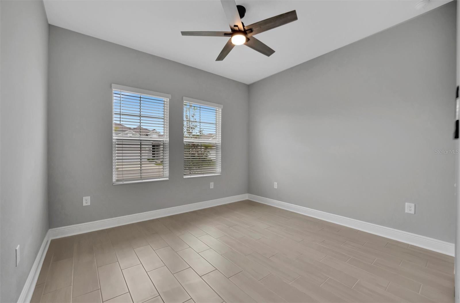 10182 CRYSTAL ISLE CIR