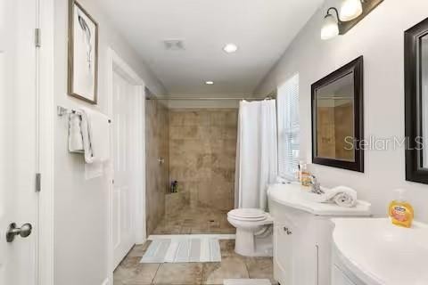 305 LINDEN DR