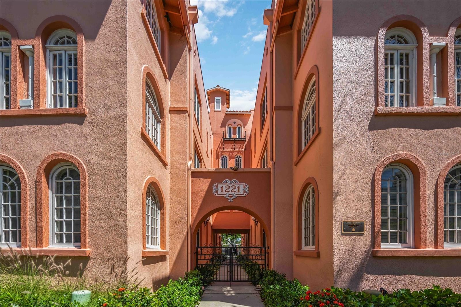 1221 N PALM AVE #203