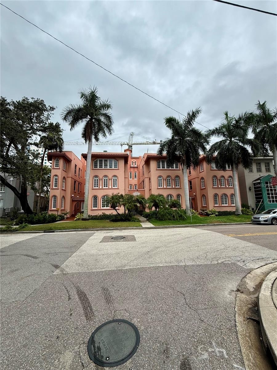 1221 N PALM AVE #204